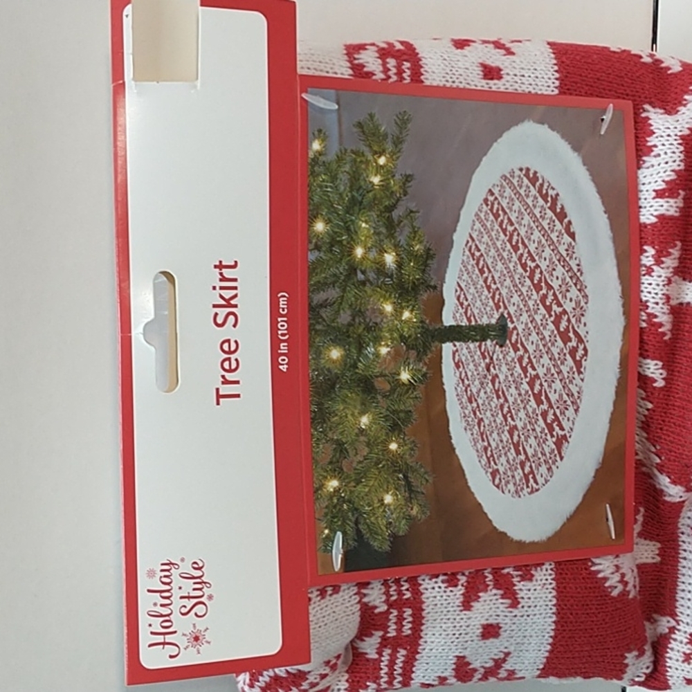 Holiday Style Tree Skirt Red and White Color - Picture 2 of 10
